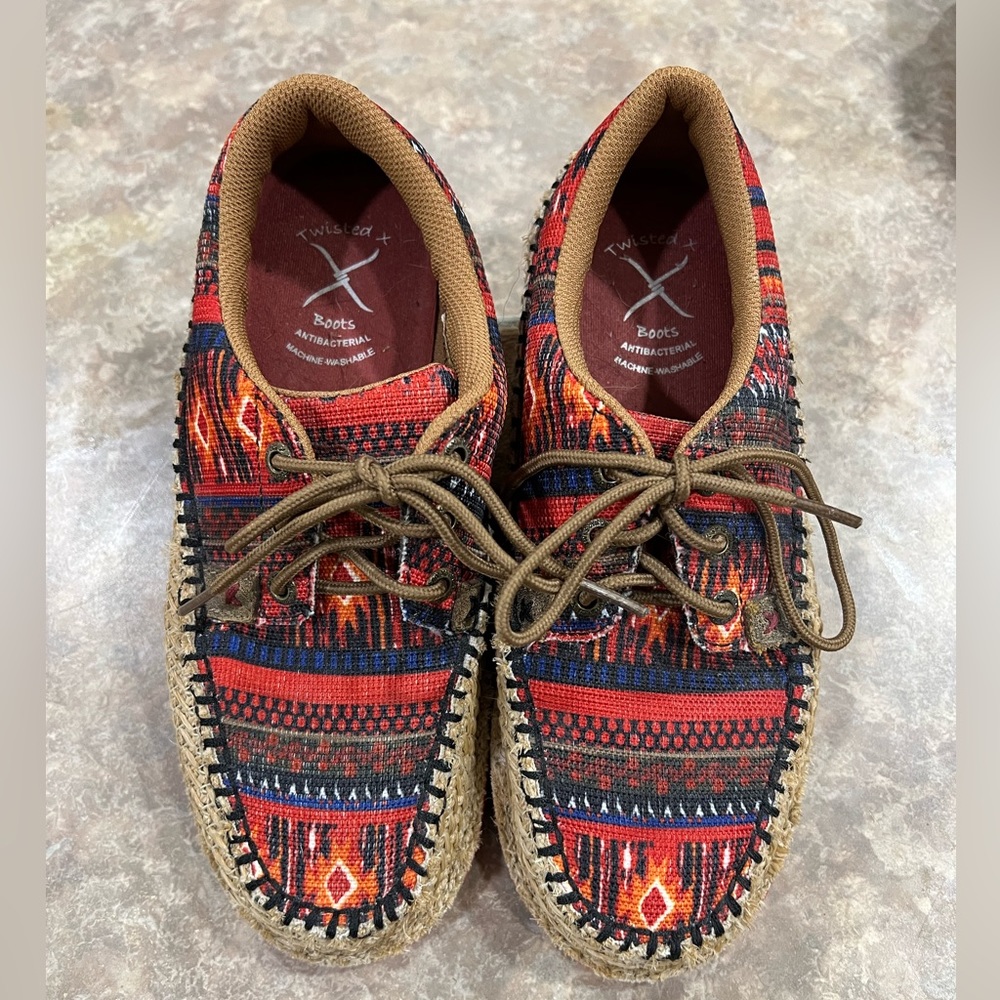 Twisted X Women's Woven Aztec Driving Moc size 6, estimated shipping $8